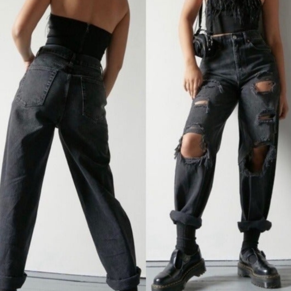Bdg Mom High Rise Distressed jeans